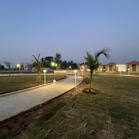 Shree Jalaram Resort Kodae Luaran gambar