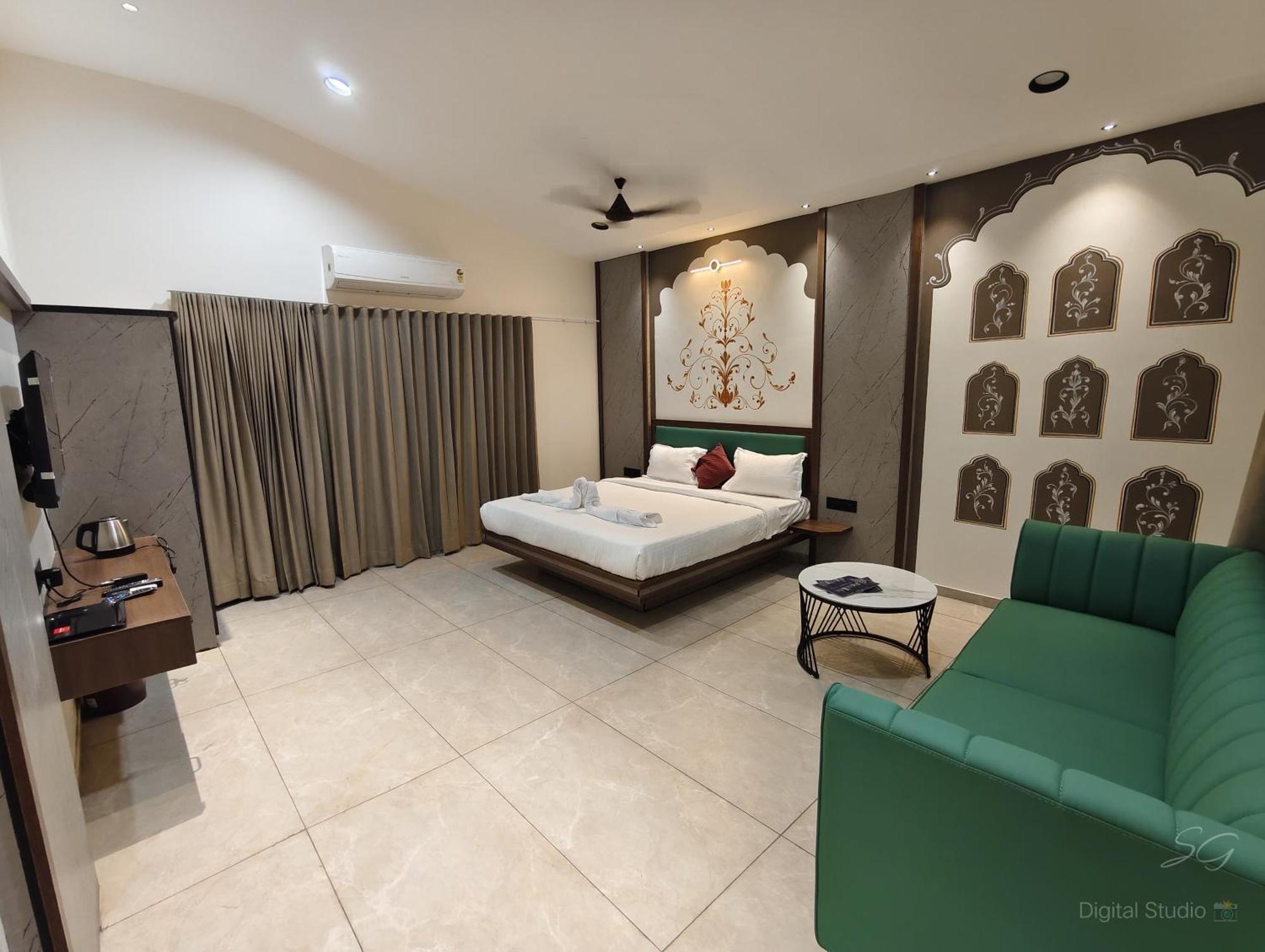 Shree Jalaram Resort Kodae Luaran gambar