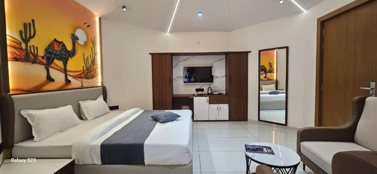 Shree Jalaram Resort Kodae Luaran gambar