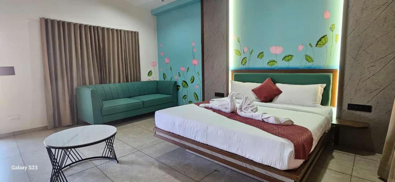 Shree Jalaram Resort Kodae Luaran gambar