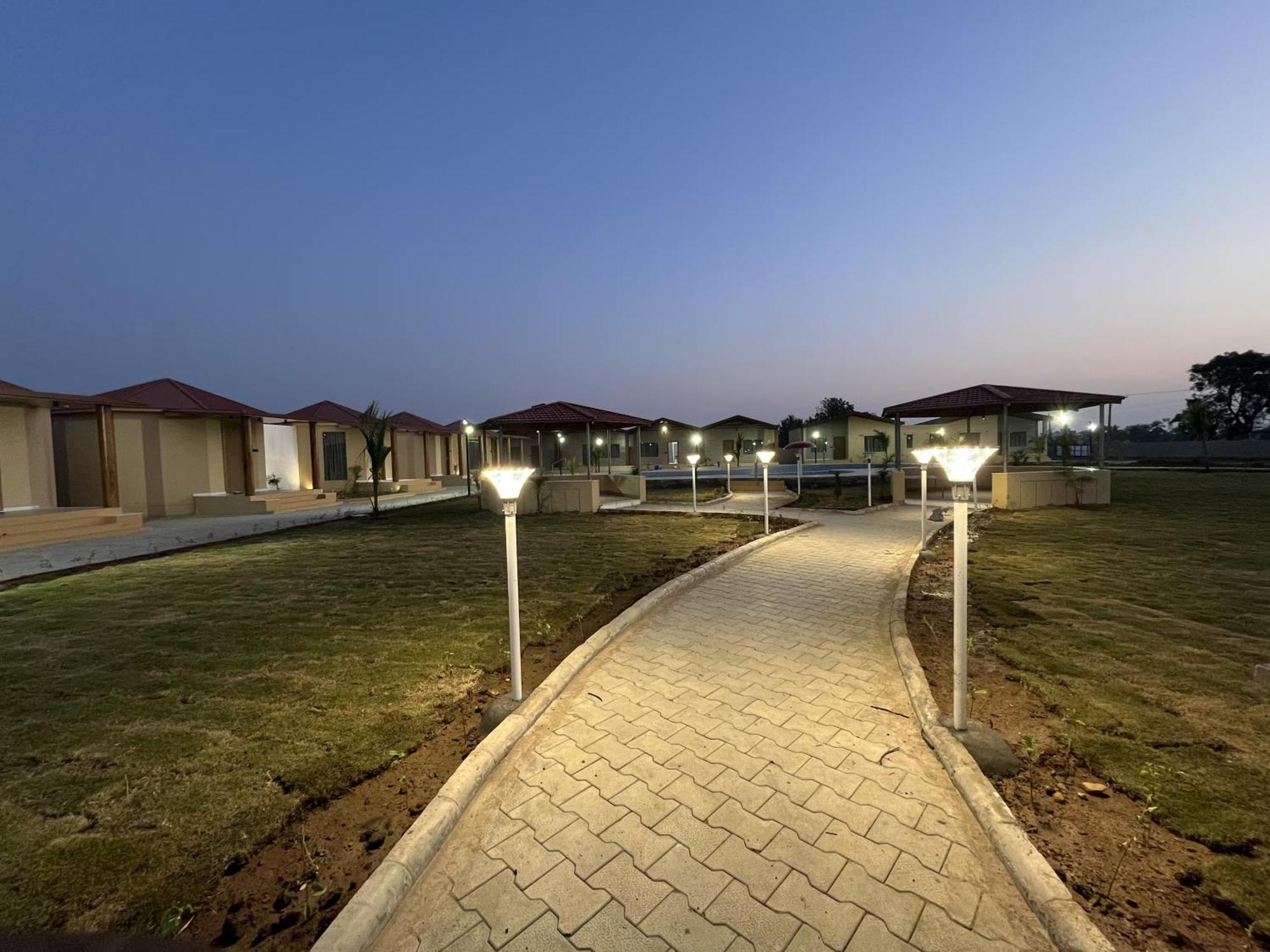 Shree Jalaram Resort Kodae Luaran gambar