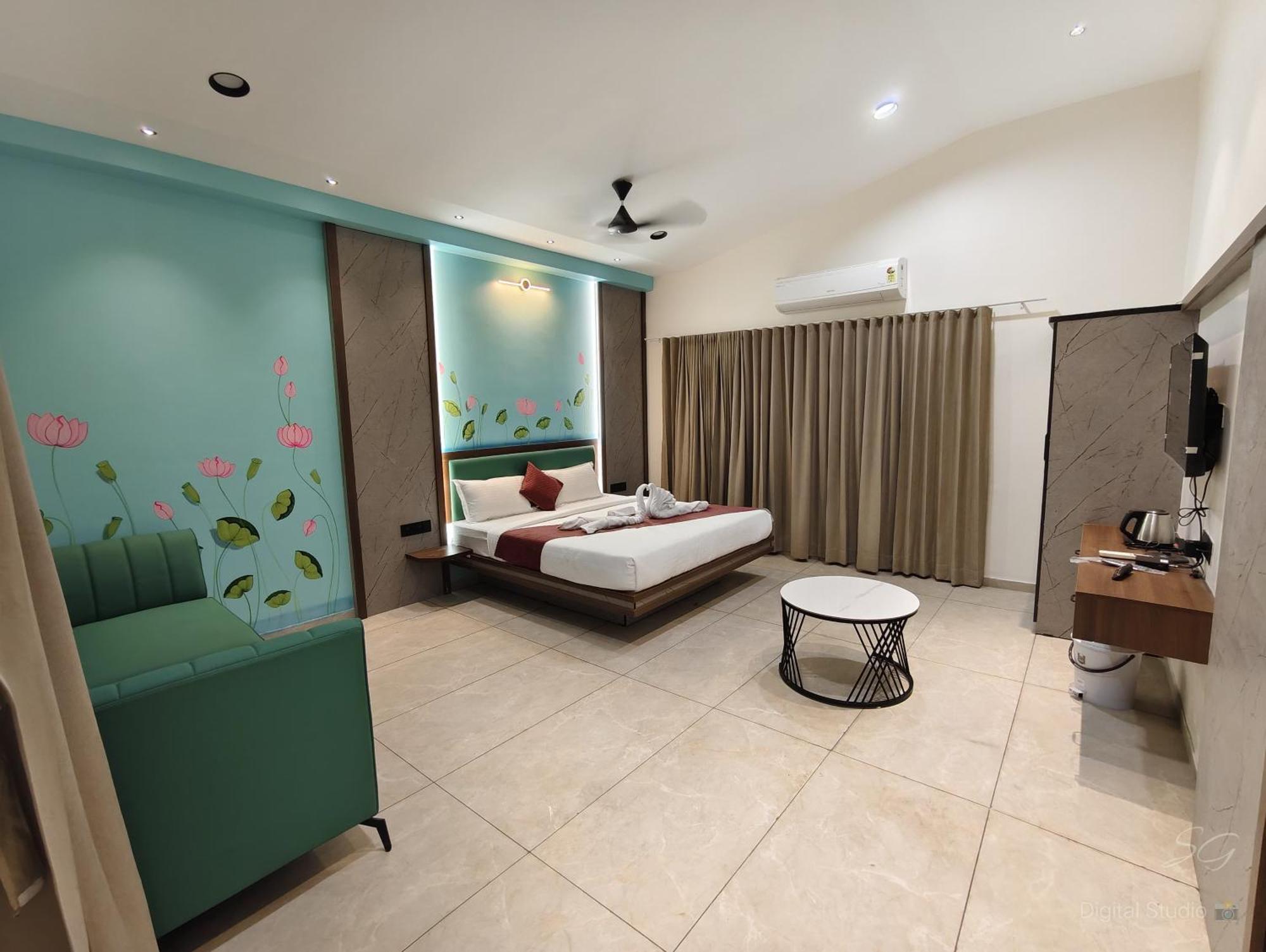 Shree Jalaram Resort Kodae Luaran gambar